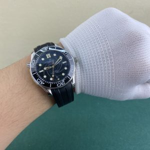 Royal Authentic Photos: Omega Seamaster 300 Series 007: The Queen's Secret History